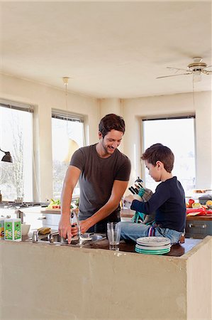 dad dishes - Father and young son clearing up in kitchen Stock Photo - Premium Royalty-Free, Code: 649-07585463