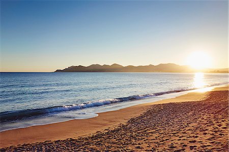 photograph - Beach, French Riviera, Cannes, France Foto de stock - Sin royalties Premium, Código: 649-07585783