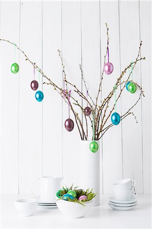 simsearch:6102-03748021,k - Still life of crockery and shiny easter eggs hanging from twigs Stock Photo - Premium Royalty-Free, Code: 649-07596074