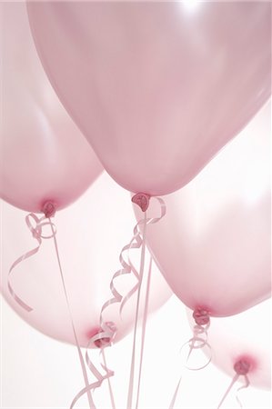 Still life of five pink balloons on ribbons Photographie de stock - Premium Libres de Droits, Code: 649-07596370