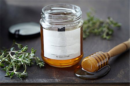 Jar of honey with herbs Stock Photo - Premium Royalty-Free, Code: 649-07647830