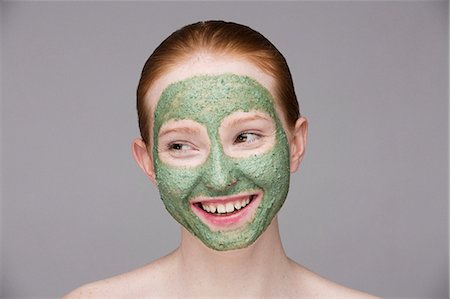 simsearch:649-07647896,k - Young woman wearing face mask, smiling Foto de stock - Sin royalties Premium, Código: 649-07647910