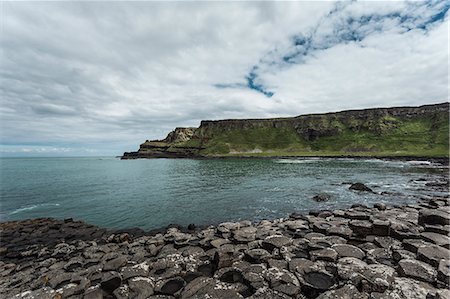 View of Giants Causeway, Bushmills, County Antrim, Northern Ireland, UK Photographie de stock - Premium Libres de Droits, Code: 649-07647934