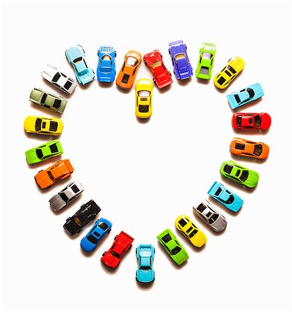 Heart-shaped pattern of toy cars Foto de stock - Sin royalties Premium, Código: 649-07648042