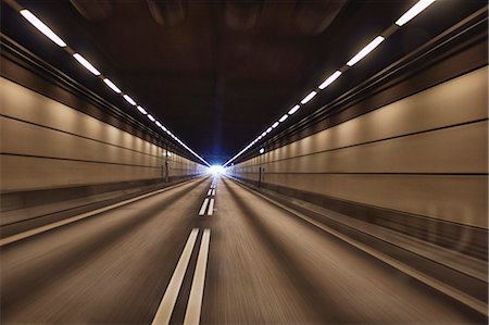 simsearch:649-09208078,k - Motion blur view of road tunnel Stockbilder - Premium RF Lizenzfrei, Bildnummer: 649-07648411