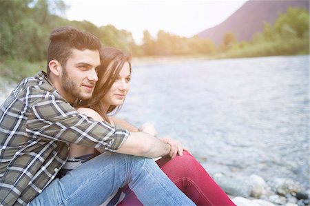 Young couple gazing on Toce riverbank, Piemonte, Italy Foto de stock - Sin royalties Premium, Código: 649-07648483