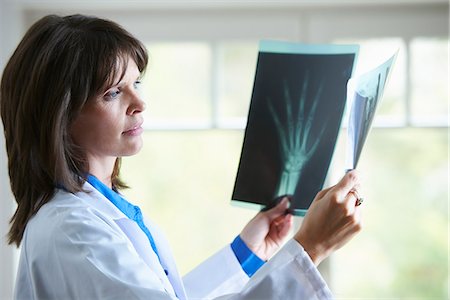 exam success - Doctor looking at xray image of hand Stock Photo - Premium Royalty-Free, Code: 649-07710428