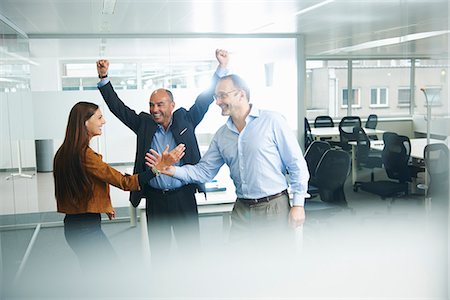 successful business woman arms raised with joy - Businesspeople cheering in office Photographie de stock - Premium Libres de Droits, Code: 649-07710479