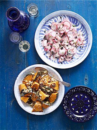 simsearch:649-08086754,k - Still life of roasted pumpkin with feta cheese and sliced radish Foto de stock - Sin royalties Premium, Código: 649-07710528