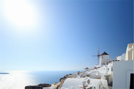 View of Oia town and windmill, Santorini, Cyclades Islands, Greece Photographie de stock - Premium Libres de Droits, Code: 649-07710648