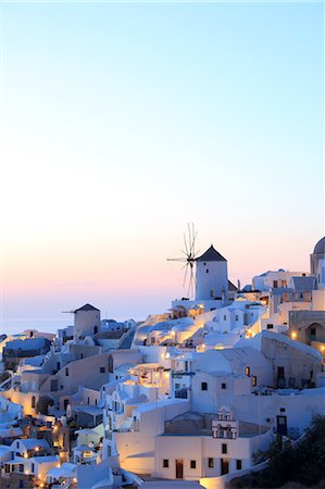 Oia town and windmill at dusk, Santorini, Cyclades Islands, Greece Photographie de stock - Premium Libres de Droits, Code: 649-07710649