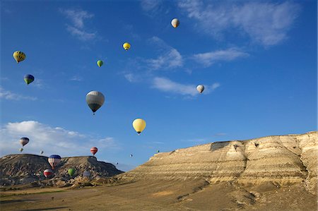 simsearch:614-07806036,k - Large group of hot air balloons floating into distance over mountains, Cappadocia, Anatolia, Turkey Stock Photo - Premium Royalty-Free, Code: 649-07736650