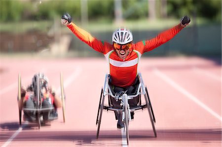 fauteuil roulant - Athlete at finishing line in para-athletic competition Photographie de stock - Premium Libres de Droits, Code: 649-07736742