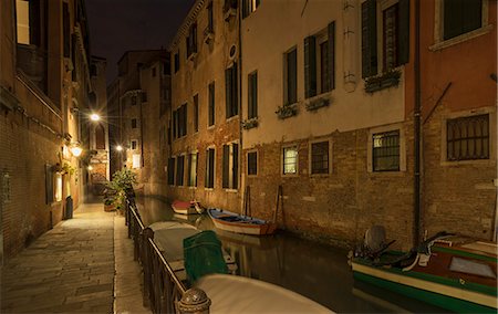 simsearch:649-07596473,k - Boats on canal at night, Venice, Veneto, Italy Stockbilder - Premium RF Lizenzfrei, Bildnummer: 649-07736887