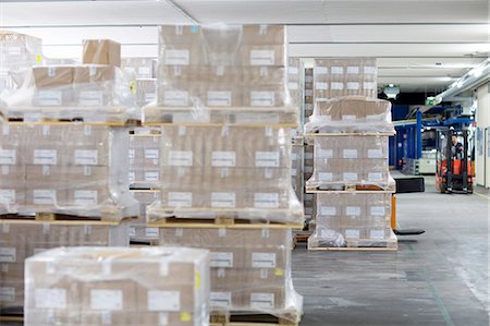 Pallets of stock in warehouse Stockbilder - Premium RF Lizenzfrei, Bildnummer: 649-07736982