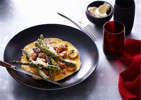 Chargrilled asparagus omelette served on a plate Stock Photo - Premium Royalty-Free, Code: 649-07737043