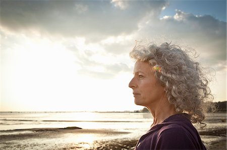 profile headshot - Mature woman enjoying beach Stock Photo - Premium Royalty-Free, Code: 649-07760824