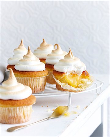 simsearch:649-06040915,k - Lemon cupcake meringues Stock Photo - Premium Royalty-Free, Code: 649-07760836