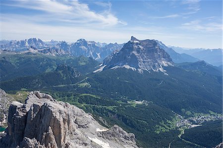 simsearch:649-09208196,k - View of mountains and valley, Alleghe, Dolomites, Italy Photographie de stock - Premium Libres de Droits, Code: 649-07760928