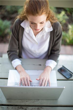 simsearch:649-07280833,k - Young businesswoman typing on laptop at garden table Stockbilder - Premium RF Lizenzfrei, Bildnummer: 649-07761217