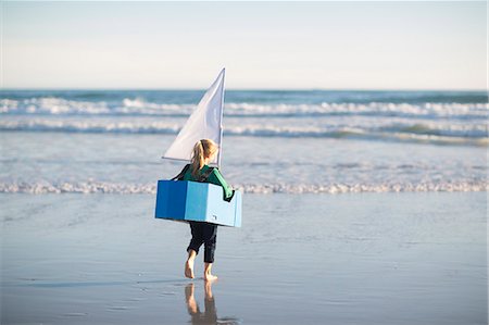 sailor (recreation, female) - Girl running with toy boat into sea Stock Photo - Premium Royalty-Free, Code: 649-07761212