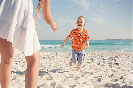 simsearch:649-07804311,k - Mid adult mother playing with young son on beach, Cape Town, Western Cape, South Africa Foto de stock - Sin royalties Premium, Código: 649-07804090