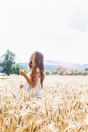 simsearch:649-07804544,k - Young woman in wheat field Stock Photo - Premium Royalty-Free, Code: 649-07804546