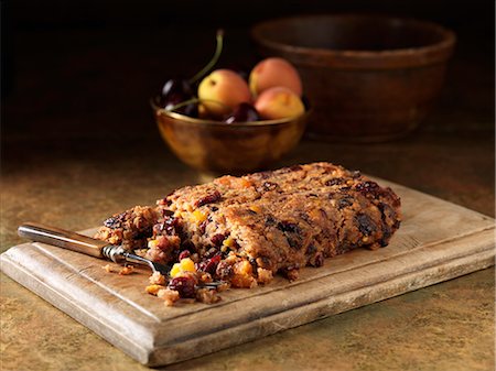 simsearch:649-07804848,k - Festive Christmas ingredients of pork & morello cherry stuffing with cherries and peaches Foto de stock - Sin royalties Premium, Código: 649-07804857