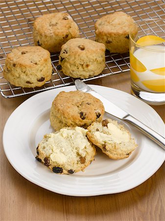 scone - Homemade scones with butter Photographie de stock - Premium Libres de Droits, Code: 649-07805152