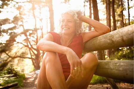 Woman enjoying nature, The Blue Pool, Wareham, Dorset, United Kingdom Photographie de stock - Premium Libres de Droits, Code: 649-07803214