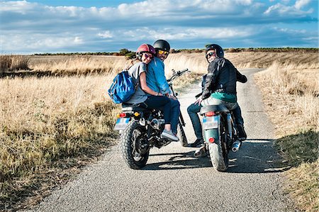 simsearch:649-07803245,k - Rear view of three friends on motorcycles on rural road, Cagliari, Sardinia, Italy Photographie de stock - Premium Libres de Droits, Code: 649-07803247