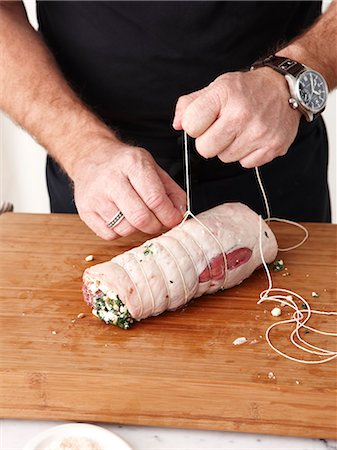 How to make Rolled Rare Lamb Ratatouille Step 07 Photographie de stock - Premium Libres de Droits, Code: 649-07803660