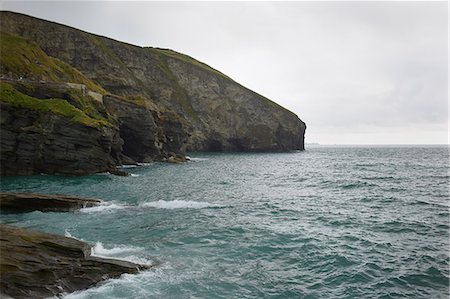 simsearch:649-08085922,k - View of rocky cliffs and sea, Treknow, Cornwall, UK Photographie de stock - Premium Libres de Droits, Code: 649-07803733