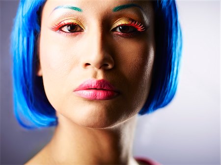simsearch:614-01088532,k - Young woman with dyed blue hair Photographie de stock - Premium Libres de Droits, Code: 649-07904924