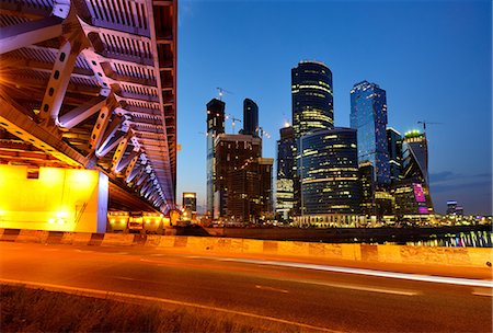 View of skyscrapers and Dorogomilovsky bridge at night, Moscow, Russia Photographie de stock - Premium Libres de Droits, Code: 649-07905097