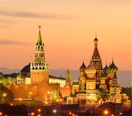 View of Kremlin towers, Saint Basils Cathedral at night, Moscow, Russia Photographie de stock - Premium Libres de Droits, Code: 649-07905101
