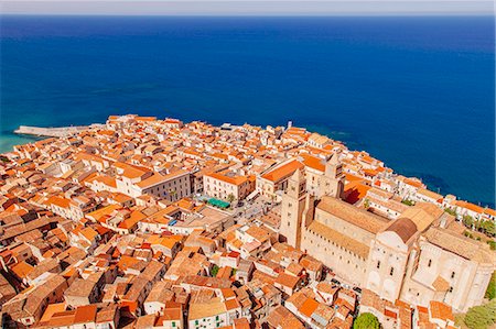 simsearch:649-07905595,k - View of coast and town of Cefalu, Sicily, Italy Stock Photo - Premium Royalty-Free, Code: 649-07905604