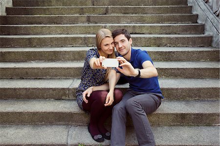 simsearch:649-07063614,k - Young couple sitting on old street stairway posing for smartphone selfie Stockbilder - Premium RF Lizenzfrei, Bildnummer: 649-07905634