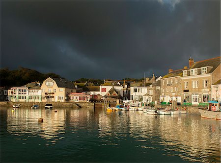 simsearch:841-08211747,k - View of Padstow harbor and stormy sky, Cornwall, England Photographie de stock - Premium Libres de Droits, Code: 649-07905636