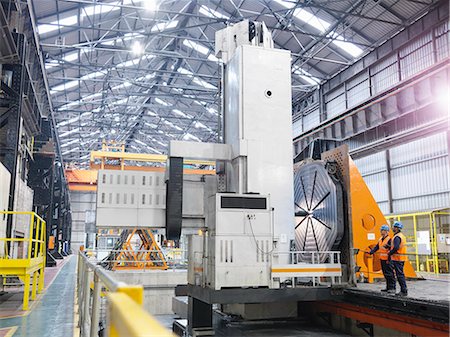 Steelworkers with gantry milling machine in engineering factory Stock Photo - Premium Royalty-Free, Code: 649-08003987