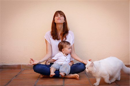 fit - Portrait of mid adult woman practicing yoga with baby daughter on kitchen floor Stock Photo - Premium Royalty-Free, Code: 649-08060174