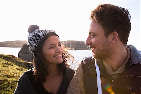 Couple by the coast, Connemara, Ireland Photographie de stock - Premium Libres de Droits, Code: 649-08060239