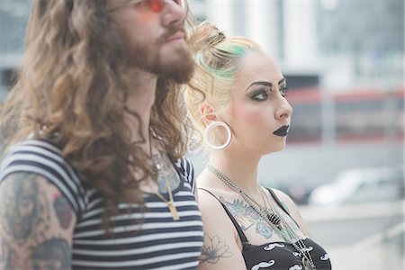 shaving man woman - Portrait of punk hippy couple side by side on city street Photographie de stock - Premium Libres de Droits, Code: 649-08060332