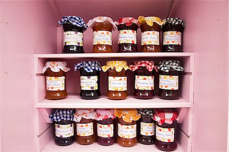 simsearch:614-06623820,k - Jars of homemade jam and marmalade on shop shelf Stock Photo - Premium Royalty-Free, Code: 649-08060365