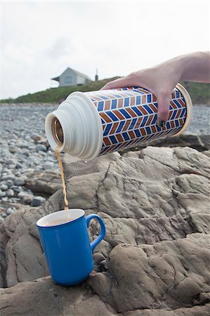 sunny festival - Female hand pouring tea from drinks flask on Millook Beach, Cornwall, UK Stock Photo - Premium Royalty-Free, Code: 649-08060367