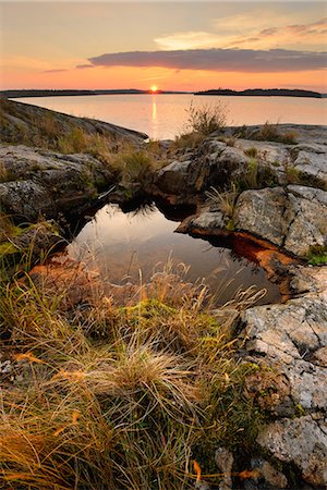 Rockpool on Iso Koirasaari Island at sunset, Ladoga Lake, Republic of Karelia, Russia Foto de stock - Sin royalties Premium, Código: 649-08060818