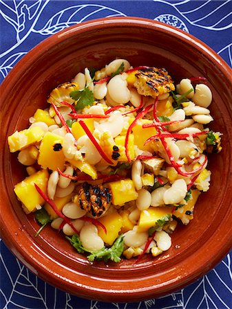 simsearch:614-08877473,k - Still life with bowl of sweetcorn and mango salad Foto de stock - Sin royalties Premium, Código: 649-08085304