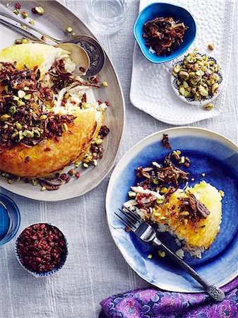 simsearch:614-08878827,k - Still life of Iranian tahchin with rice, chicken and yogurt Photographie de stock - Premium Libres de Droits, Code: 649-08085426