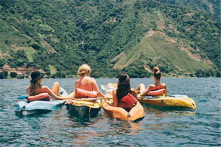 simsearch:649-08951155,k - Rear view of four young female friends kayaking on Lake Atitlan, Guatemala Stockbilder - Premium RF Lizenzfrei, Bildnummer: 649-08085476