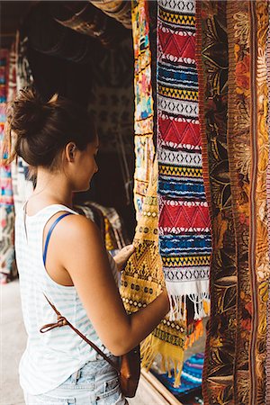 purchase - Young woman shopping for textiles at market stall,  Lake Atitlan, Guatemala Photographie de stock - Premium Libres de Droits, Code: 649-08085496